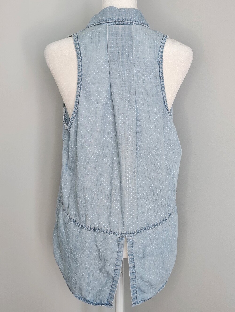 Anthropologie cloth & stone Light Blue Sleeveless Chambray Button-Front Shirt - Picture 4 of 9